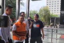 Gubernur Riau Abdul Wahid Pakai Rompi Oranye Khas Tahanan KPK