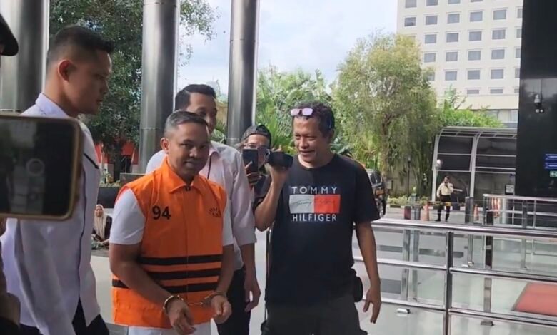 Gubernur Riau Abdul Wahid Pakai Rompi Oranye Khas Tahanan KPK