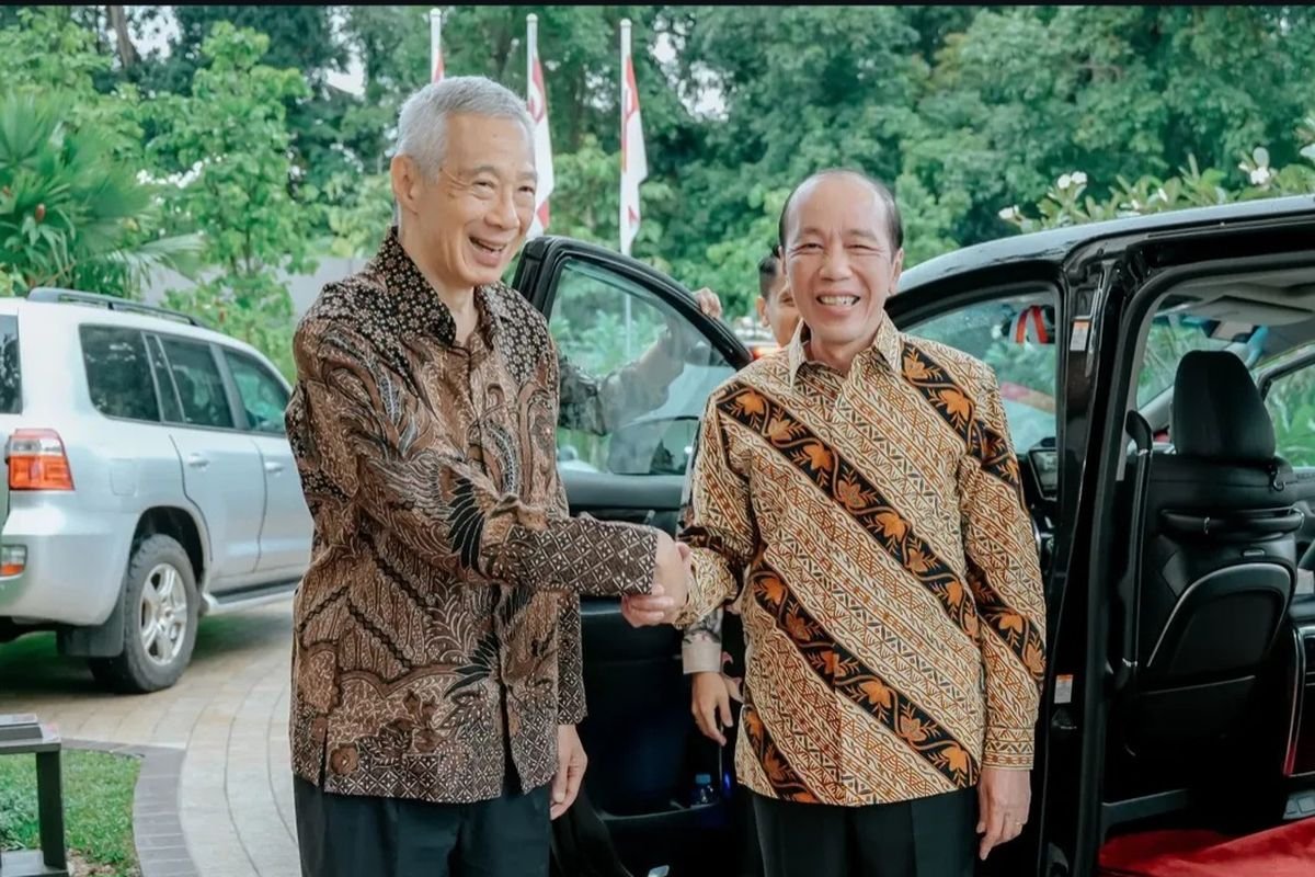 Jokowi Bertemu Eks Perdana Menteri Lee Hsien Loong di Singapura
