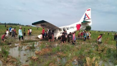 Pesawat BRO Skydive Indonesia Mendarat Darurat di Karawang, Lima Awak Selamat dari Insiden Loss Power