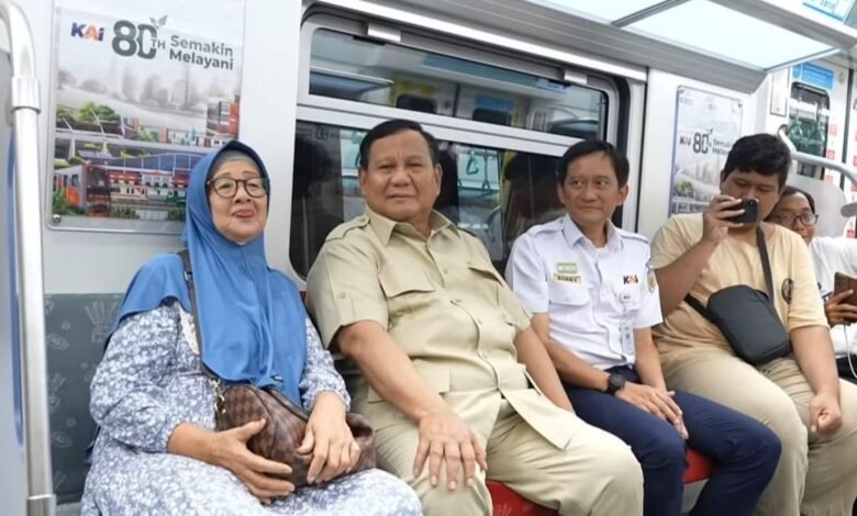 Presiden Prabowo Naik KRL dari Manggarai ke Tanah Abang, Resmikan Stasiun Hasil Revitalisasi