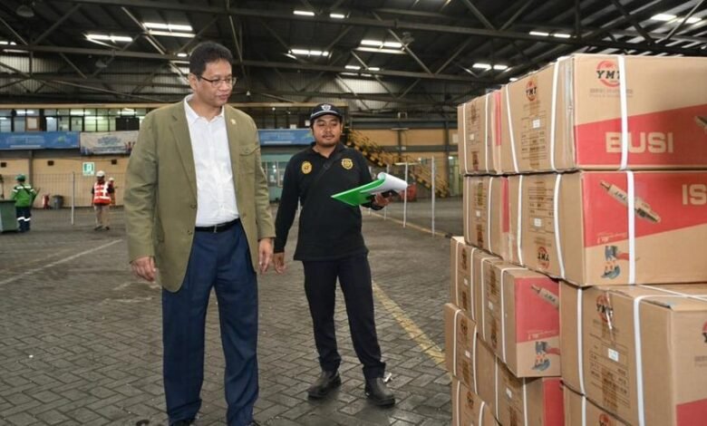 Menkeu Purbaya Sidak Bea Cukai Tanjung Perak: Kaget Barang Impor Dilaporkan Hanya Seharga Rp117 Ribu Dijual Rp50 juta