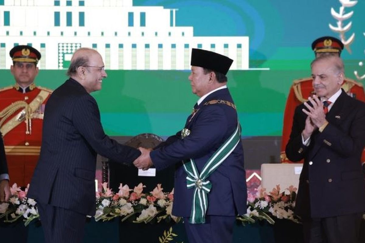 Presiden Prabowo Subianto Terima Penghargaan Tertinggi Nishan-e-Pakistan dalam Kunjungan Kenegaraan ke Islamabad