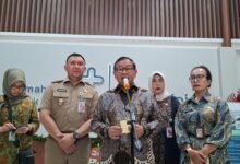 Pramono Anung Jenguk Siswa Korban Tertabrak Mobil MBG, Pemprov DKI Tanggung Seluruh Biaya Perawatan