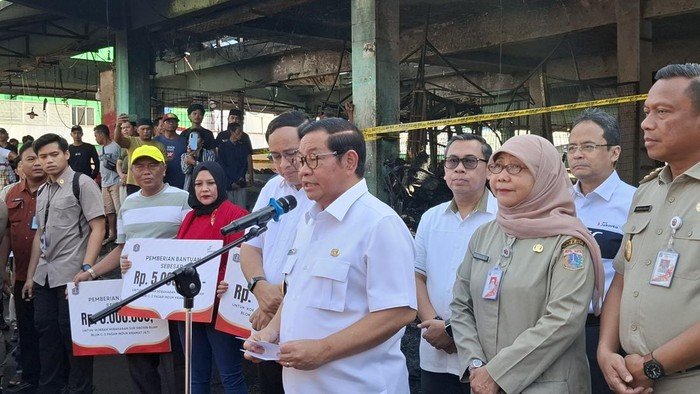 Pramono Anung Targetkan Pembangunan Lokasi Sementara Pasar Induk Kramat Jati Rampung 5 Hari Pascakebakaran