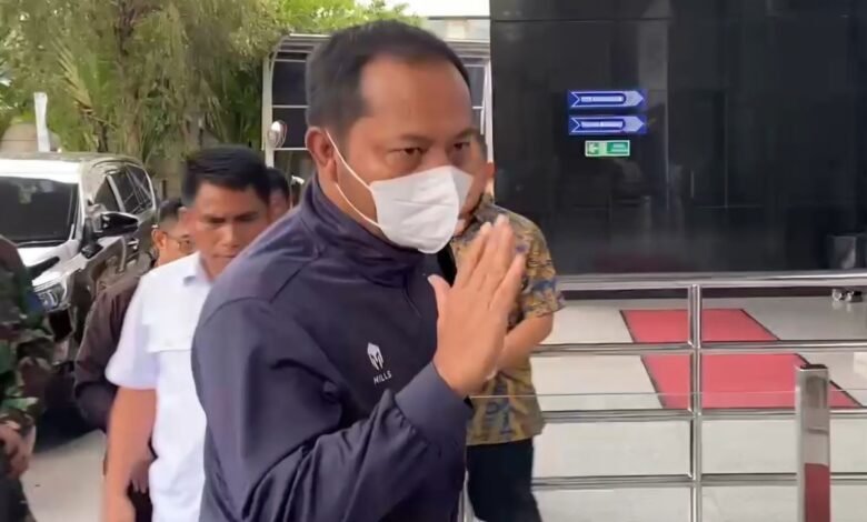 Kasi Datun Kejari Hulu Sungai Utara Taruna Fariadi Menyerahkan Diri ke KPK Usai Kabur Saat OTT
