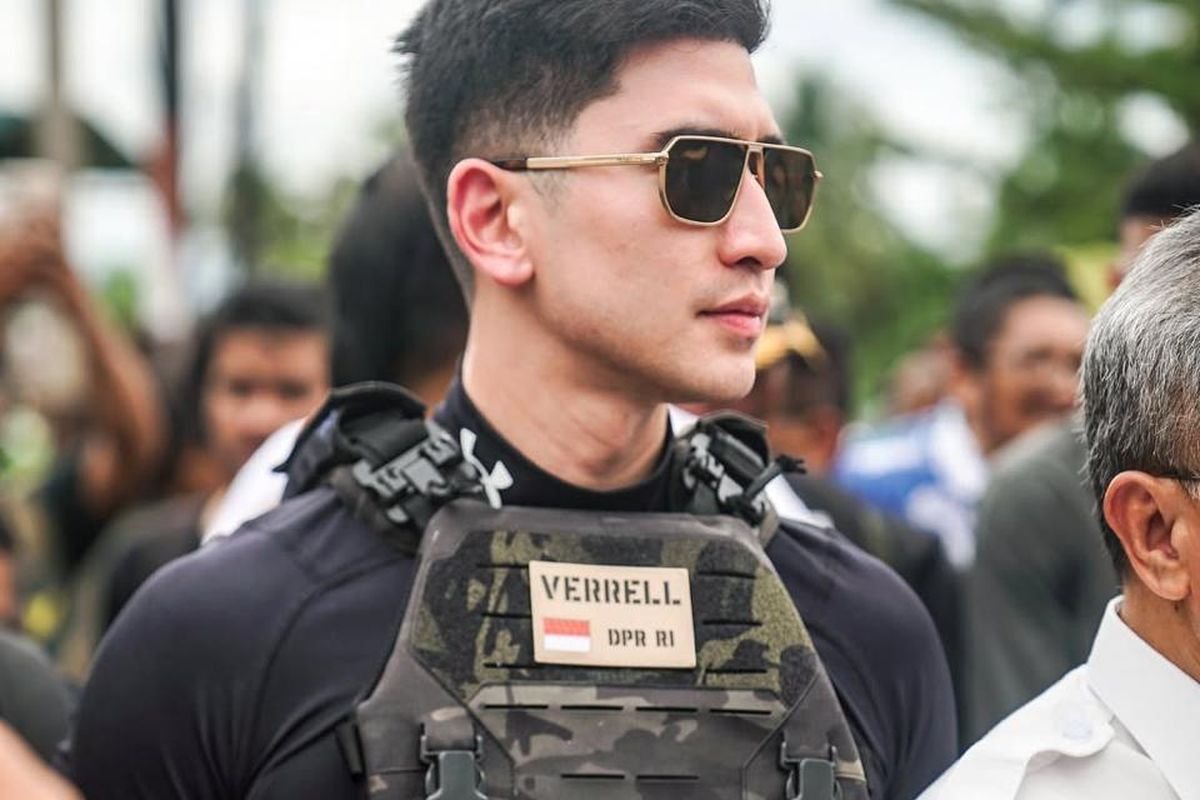 Verrell Bramasta Klarifikasi Soal Pakai Tactical Vest Saat Tinjau Bencana di Padang: Bukan Rompi Antipeluru