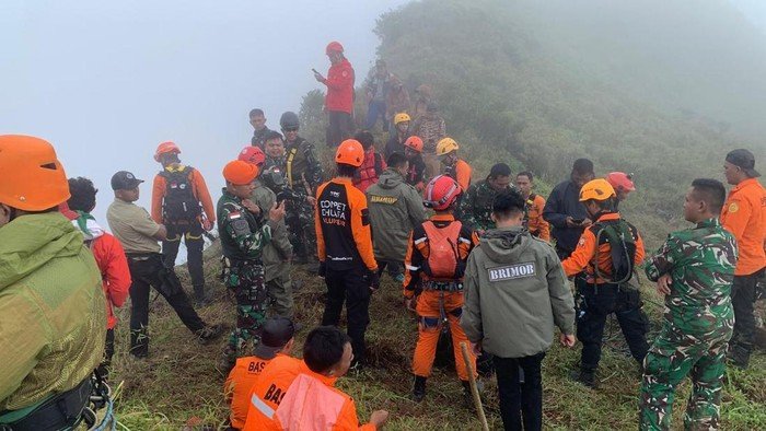 6 Jenazah Korban Pesawat ATR 42-500 Ditemukan di Gunung Bulusaraung