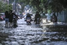 Banjir Rendam 12 RT dan 17 Ruas Jalan di Jakarta, Ketinggian Air Capai 50 Cm