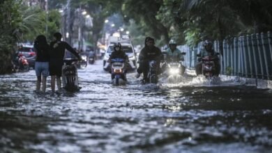 Banjir Rendam 12 RT dan 17 Ruas Jalan di Jakarta, Ketinggian Air Capai 50 Cm