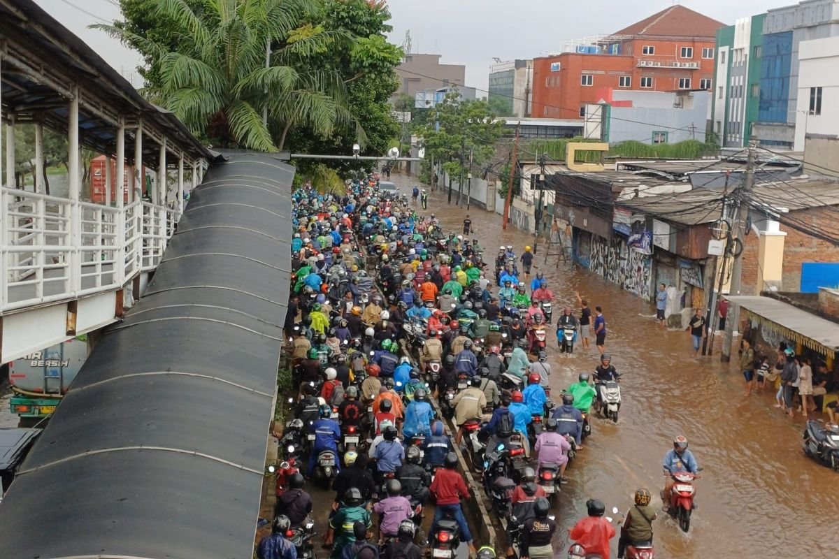 BPBD DKI Catat 19 RT dan Satu Ruas Jalan Masih Tergenang Banjir Minggu Pagi