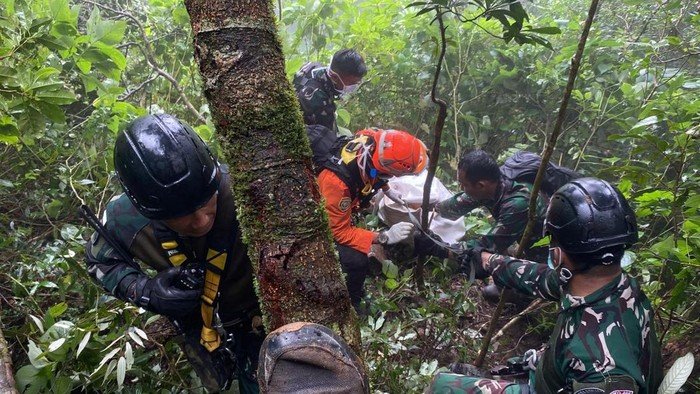 Jenazah Pramugari Korban Kecelakaan Pesawat ATR 42-500 di Gunung Bulusaraung Teridentifikasi
