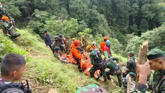 Tim SAR Temukan Korban Terakhir Pesawat ATR 42-500 di Gunung Bulusaraung