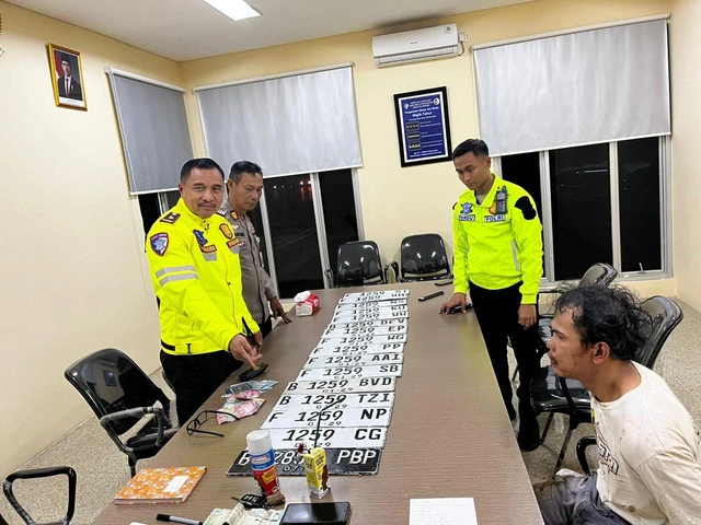 Pengemudi Fortuner Ditangkap Saat Nyabu di Rest Area Tol Jagorawi, Modifikasi Tangki Angkut Ratusan Liter BBM Subsidi