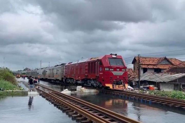 Banjir Pekalongan, KAI Batalkan 11 Perjalanan Kereta dari Gambir dan Pasar Senen