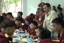 Presiden Prabowo Tinjau Program Makan Bergizi Gratis di Sekolah Rakyat Banjarbaru