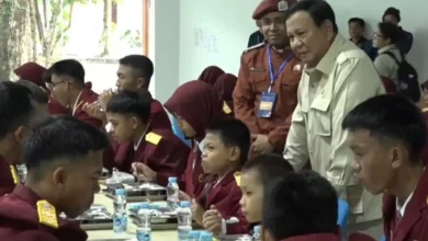 Presiden Prabowo Tinjau Program Makan Bergizi Gratis di Sekolah Rakyat Banjarbaru