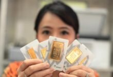 Harga Emas Antam Turun Tipis Rp1.000 Usai Cetak Rekor, Buyback Ikut Melemah