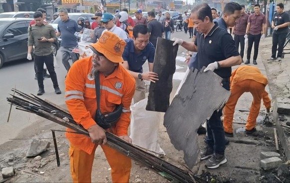 Menteri LH dan Pemkot Tangsel Gelar Aksi Bersih Sampah Serentak di 10 Titik