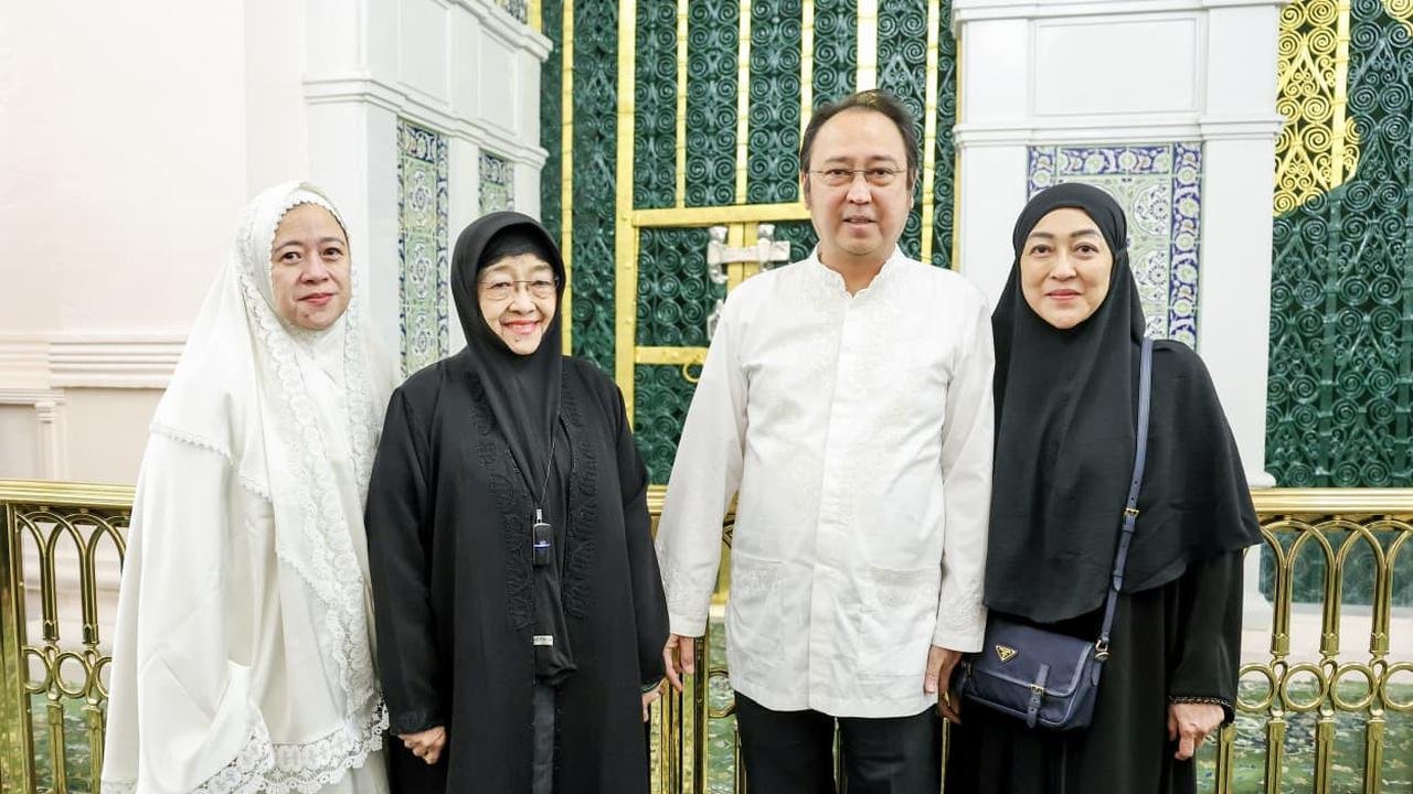 Imam Besar Masjid Nabawi Pimpin Doa Saat Megawati Ziarah ke Makam Rasulullah SAW