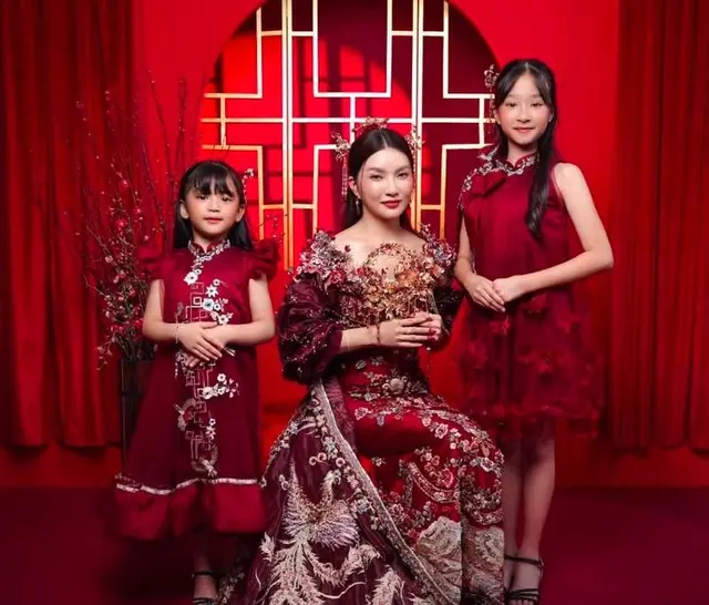 Sarwendah Rayakan Tahun Baru Imlek 2026 Kompak Kenakan Busana Merah Bersama Putri Tercinta