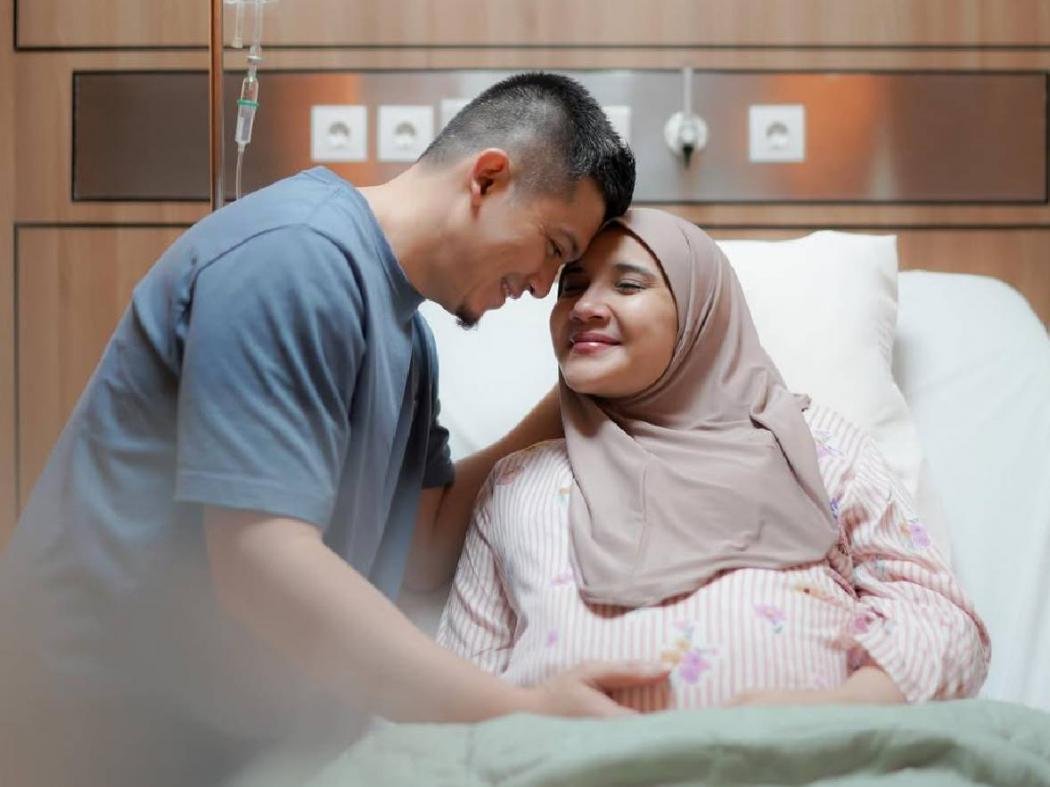 Zaskia Sungkar Melahirkan Anak Ketiga, Irwansyah Ungkap Rasa Syukur Penuh Haru