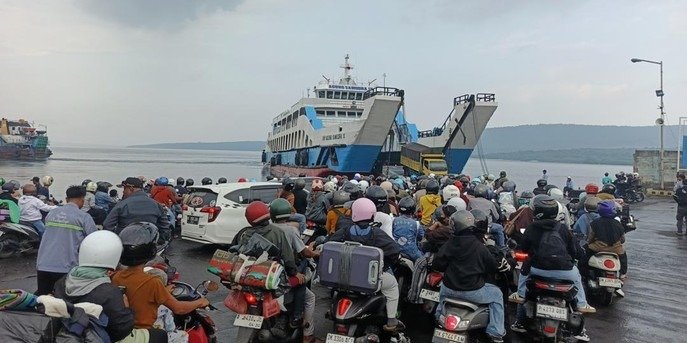Arus Mudik Padat, Antrean Kendaraan di Gilimanuk Tembus 7 Kilometer