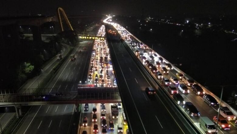 Arus Mudik Memuncak, Ini Rekayasa Lalu Lintas di Tol Jakarta-Cikampek