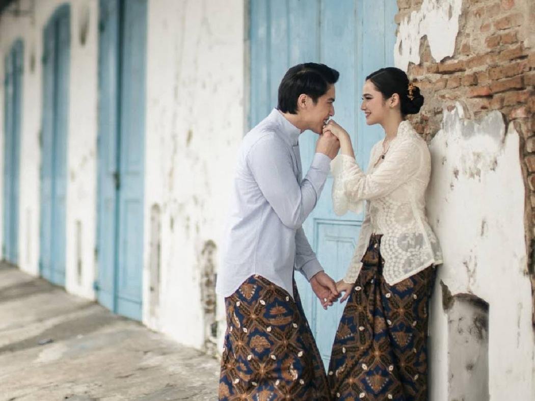 Prewedding Kedua El Rumi dan Syifa Hadju di Keraton Solo, Tampil Elegan dengan Busana Jawa