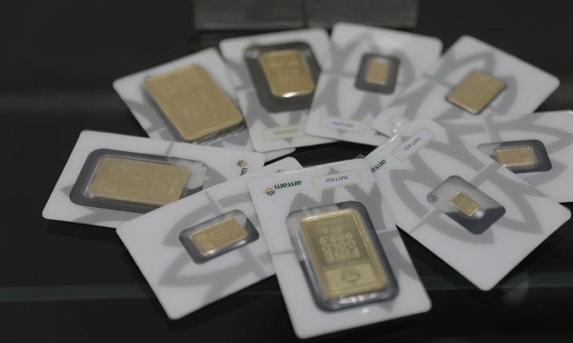 Harga Emas Antam Turun Rp40.000 Hari Ini, Buyback Ikut Melemah