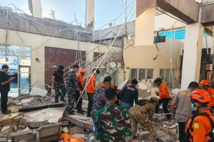 Korban Gempa NTT